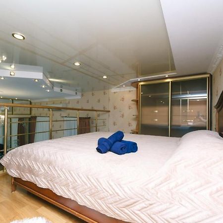 Stylish Two-Level Flat 2 Min From Khreschatyk เคียฟ ภายนอก รูปภาพ