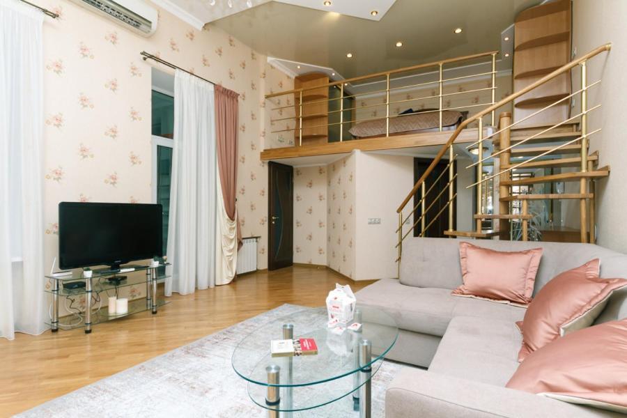 Stylish Two-Level Flat 2 Min From Khreschatyk เคียฟ ภายนอก รูปภาพ