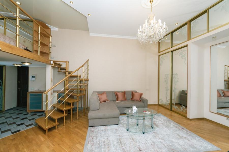 Stylish Two-Level Flat 2 Min From Khreschatyk เคียฟ ภายนอก รูปภาพ
