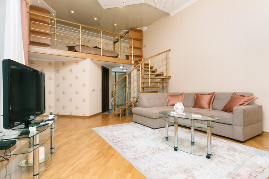 Stylish Two-Level Flat 2 Min From Khreschatyk เคียฟ ภายนอก รูปภาพ