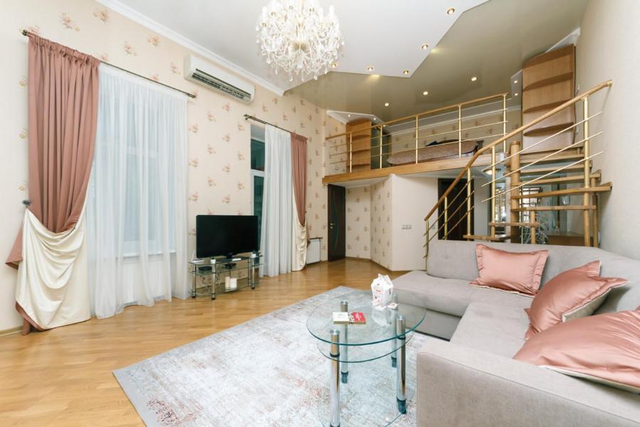 Stylish Two-Level Flat 2 Min From Khreschatyk เคียฟ ภายนอก รูปภาพ