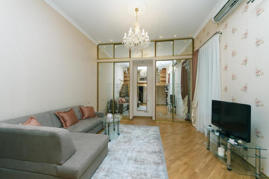 Stylish Two-Level Flat 2 Min From Khreschatyk เคียฟ ภายนอก รูปภาพ