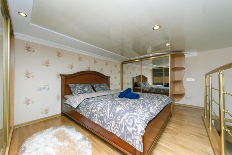 Stylish Two-Level Flat 2 Min From Khreschatyk เคียฟ ภายนอก รูปภาพ